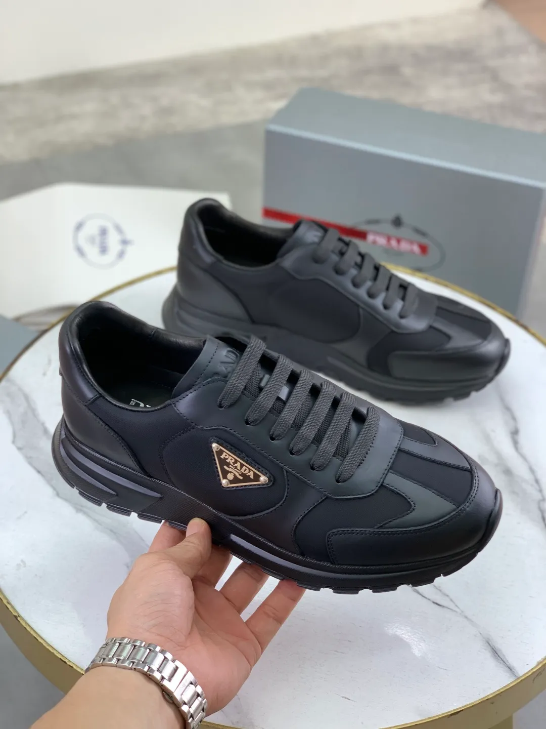 Men's men's shoes💰P580💰【New model】Top quality, new popular models on the official website, which will never go out of style for a century,🆘 The trendy brand (Prada) mainly promotes popular models, avant-garde and versatile fashionable men's shoes, private version molding, cowhide surface splicing 1:1 oil edge processing... fashionable and simple, original imported cowhide interior cowhide feet; the atmosphere and personality are more fashionable, eye-catching and pursuing class. It will subvert old ideas and be a must-have for fashionistas who want to spend time with you! Must keep it! High-end comfort, high-end quality workmanship. Size: 38-44 Various colors available. full package